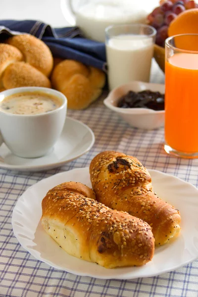 Croissanter till frukost — Stockfoto