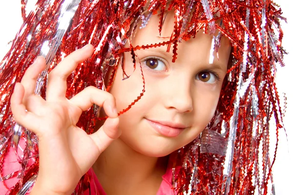Chica joven con peluca de carnaval — Foto de Stock