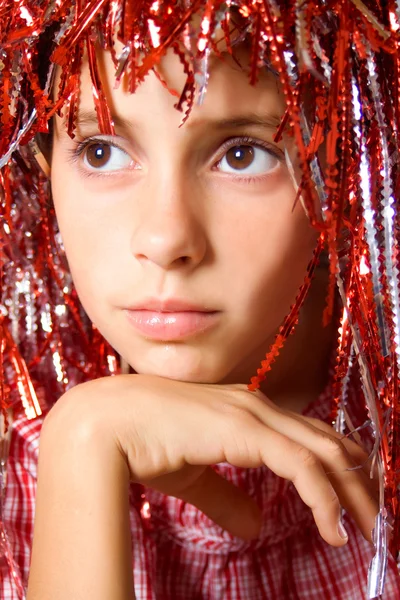 Młoda dziewczyna z Peruki karnawałowe — Zdjęcie stockowe
