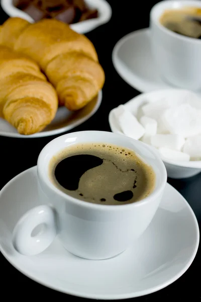 Cup of coffee with chocolate, sugarcubes — Stockfoto