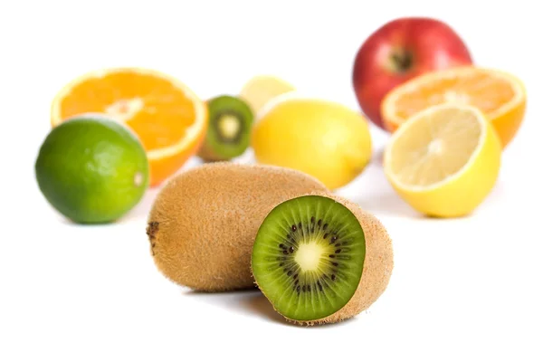 Kiwi com outras frutas — Fotografia de Stock