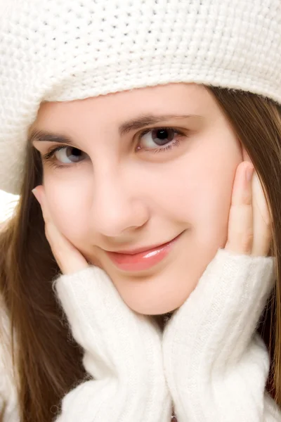 Красивая девушка в зимнем наряде — стоковое фото