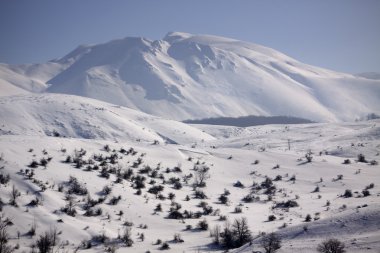 karlı dağlar