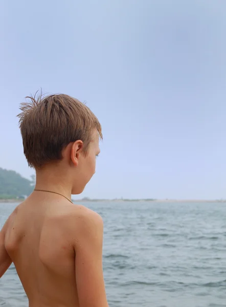 Chłopiec na morze — Zdjęcie stockowe