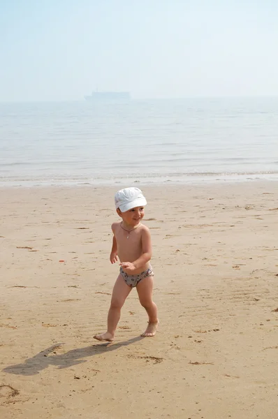 Пляжный мальчик — стоковое фото