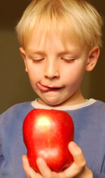 Rapaz maçã — Fotografia de Stock