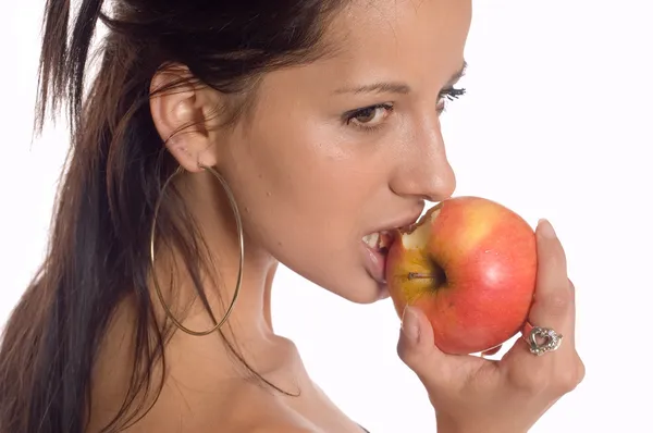 Vrouw eten van een appel — Stockfoto