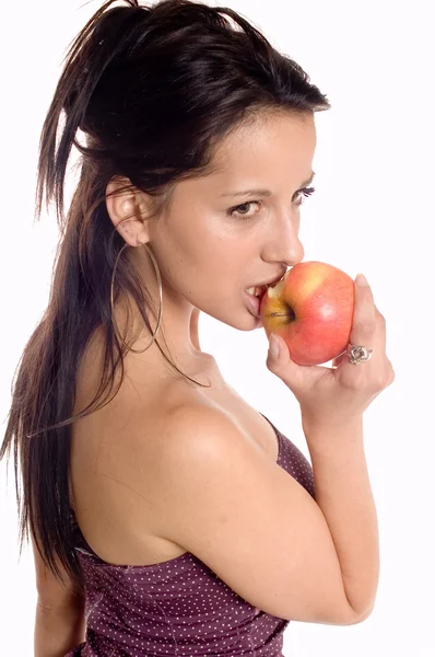 Mujer comiendo una manzana — Foto de Stock