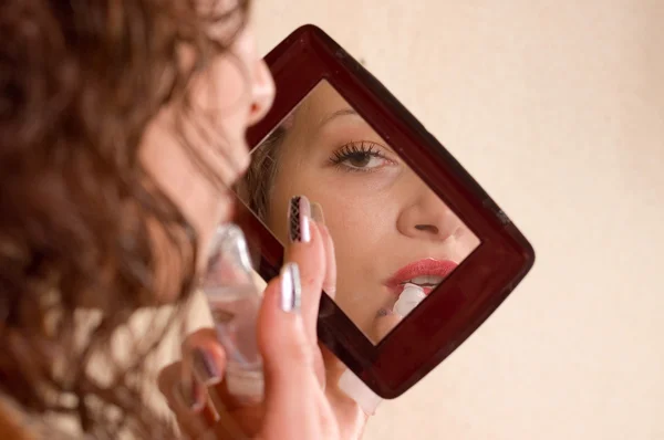 Zastosowanie szminka — Zdjęcie stockowe