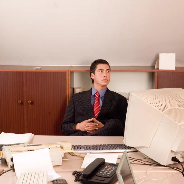 Affärsman på kontor — Stockfoto
