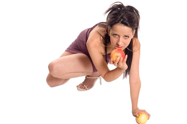 Femme mangeant une pomme — Photo