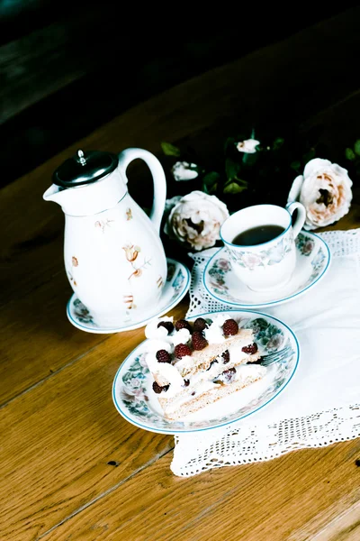 Tarta de frambuesa y té — Foto de Stock