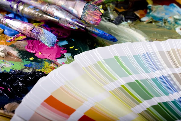 Equipo artístico y carta de colores — Foto de Stock