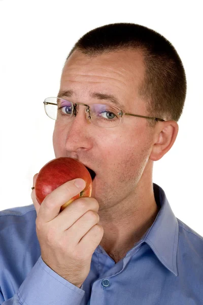 Uomo mangiare mela — Foto Stock