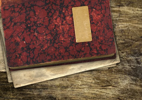Винтажная старая книга по дереву — стоковое фото