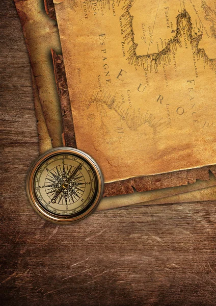 Старая старинная бумага и компас — стоковое фото