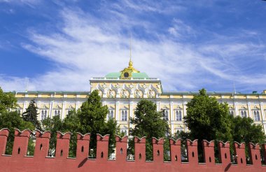 kremlin duvarı arkasında Kremlin Sarayı