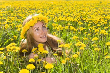 dandelions arasında kız