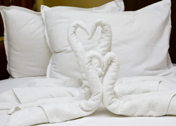 Swans twisted from towel — Stock Photo, Image