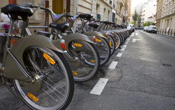 Париж, стоянка для велосипедов — стоковое фото
