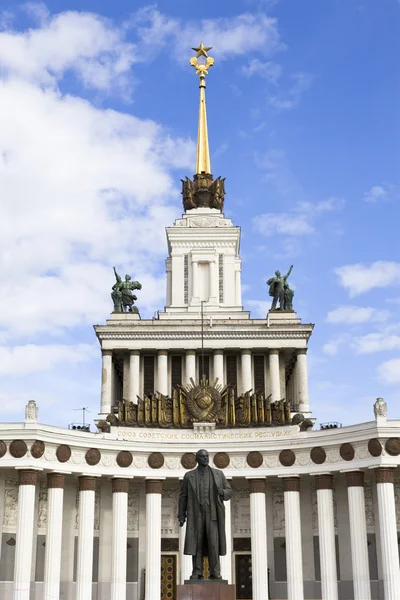 Monument Lenin. Assembly of peoples — Stock Photo, Image