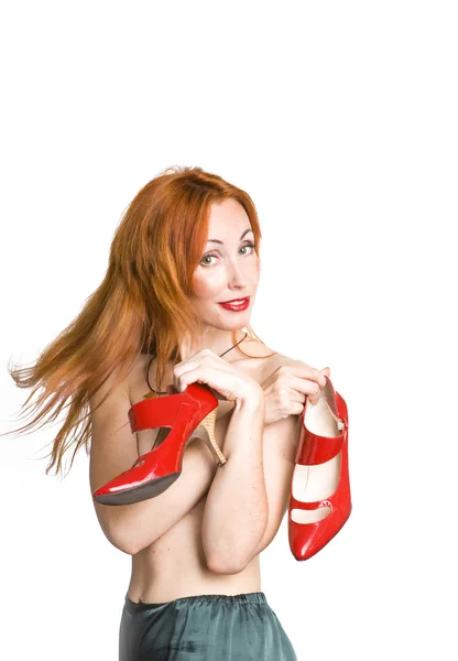 Kırmızı ayakkabılı kadın — Stok fotoğraf