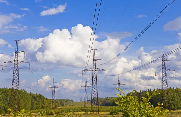 Linha de transmissão de electricidade — Fotografia de Stock