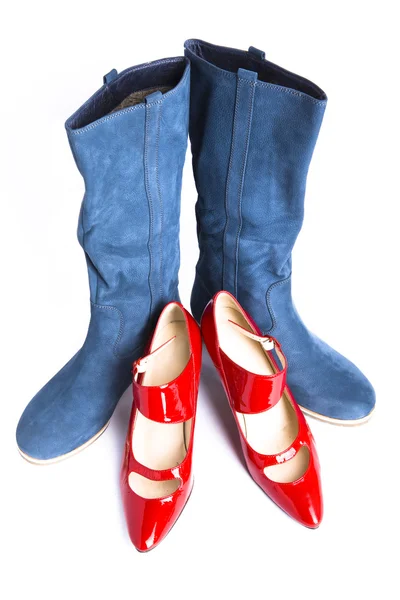 Laarzen en de rode schoenen — Stockfoto