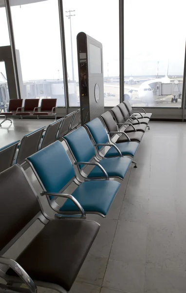 Stolar på flygplatsen — Stockfoto