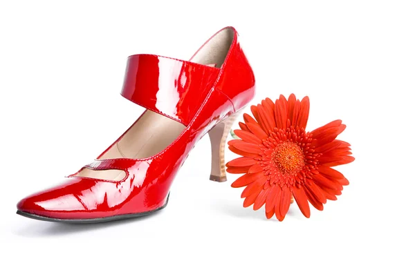 Zapatos en tacón alto y flor — Foto de Stock