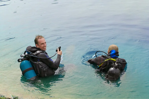 L'uomo in attrezzature per una subacquea — Foto Stock