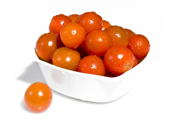Tomates rojos en gotas de agua — Foto de Stock