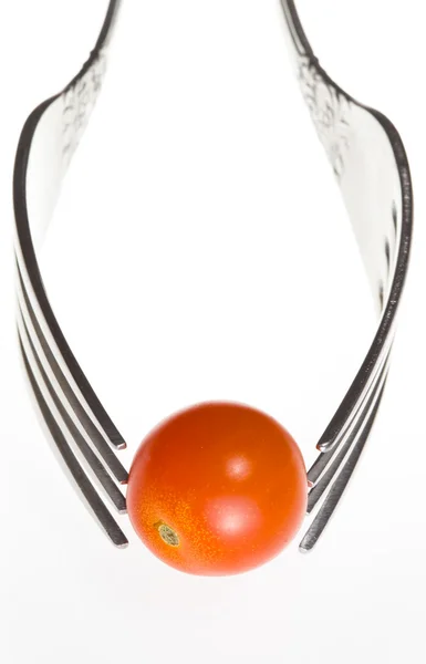 Две затычки и одна томатная вишня — стоковое фото
