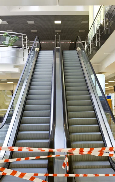 Empty escalator conducting upward — Stock Photo, Image