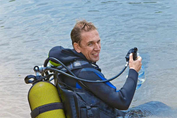 Muž v zařízení potápění — Stock fotografie