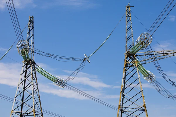 Apoyo a la línea de transmisión de electricidad — Foto de Stock