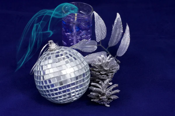 Stříbrný novoroční míč — Stock fotografie