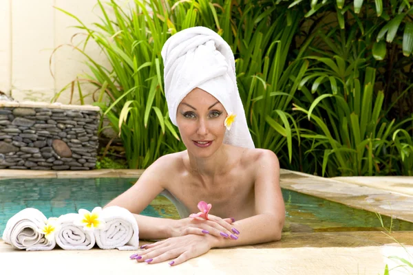 Young beautiful woman to Spa procedures — Stock Photo, Image