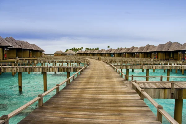 Tropický ostrov hotel na Maledivách — Stock fotografie