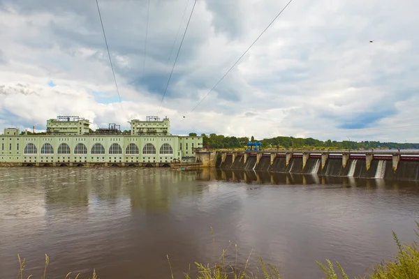 Hydro power station på floden Volchov, ru — Stockfoto
