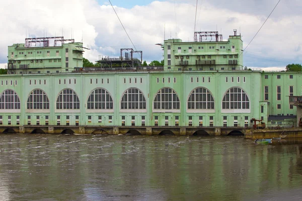 Vodní elektrárna na řece Volchov, ru — Stock fotografie