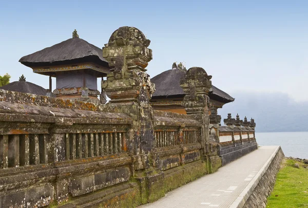Templeon lago Beratan, Bali, Indonésia — Fotografia de Stock