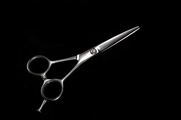Специальные ножницы для работы парикмахера — стоковое фото