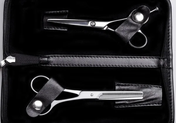 Специальные ножницы для работы парикмахера — стоковое фото