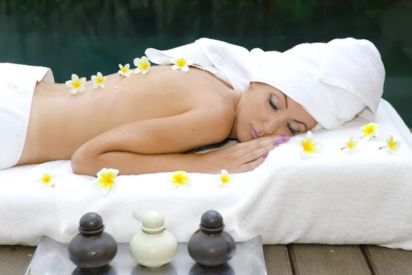 The young beautiful woman to Spa — Stock Photo, Image