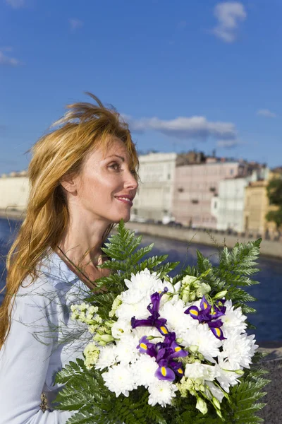 Woman with Bouquet — Stock Photo, Image
