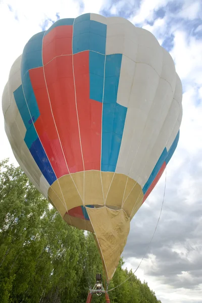 Balloon is prepared to flight — Stock Photo, Image