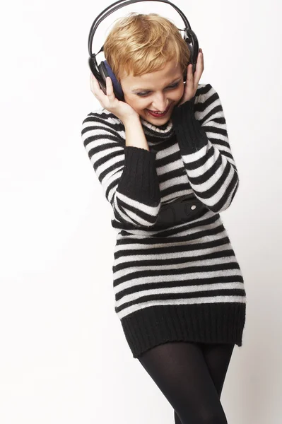 Retrato de menina com fones de ouvido — Fotografia de Stock