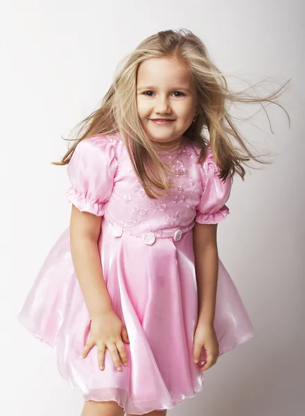 Szép fiatal lány, Pink-ra könnyű háttér Stock Kép