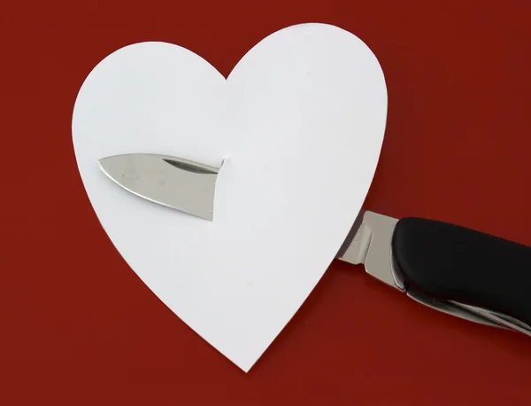 Cuchillo y corazón —  Fotos de Stock